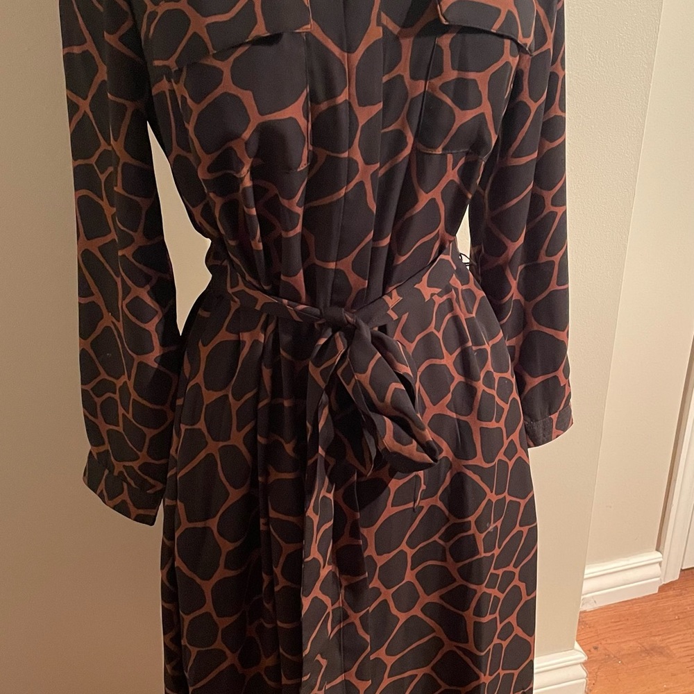Banana Republic midi shirt dress.  Giraffe print - Picture 2 of 4